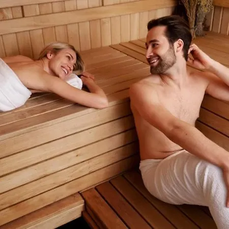 Hébergement de vacances Terraced House With Pool And Sauna *