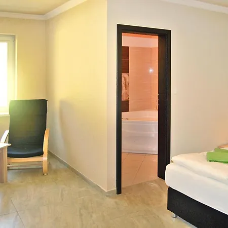 Terraced House With Pool And Sauna Zitzmin