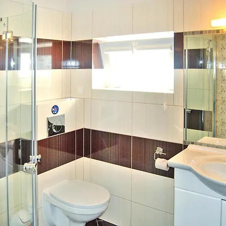 Terraced House With Pool And Sauna Hébergement de vacances *