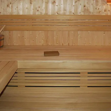 Hébergement de vacances Terraced House With Pool And Sauna Zitzmin