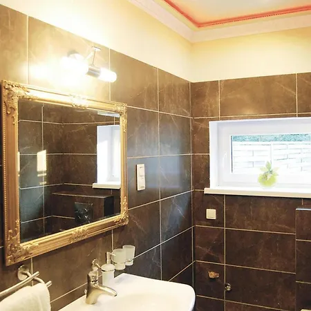 Hébergement de vacances Terraced House With Pool And Sauna Zitzmin