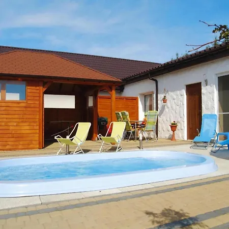 Hébergement de vacances Terraced House With Pool And Sauna