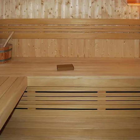 Terraced House With Pool And Sauna *