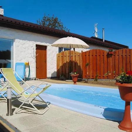 Terraced House With Pool And Sauna, Semesterbostad