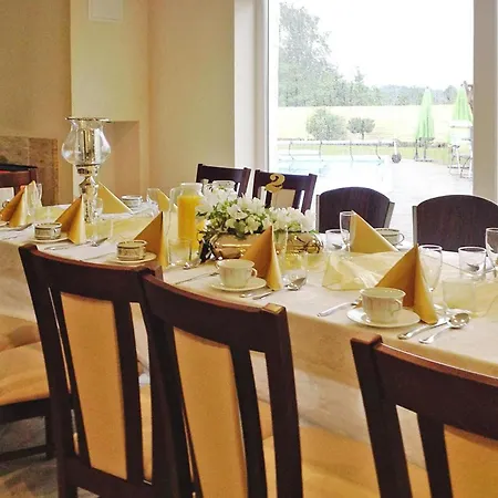 Terraced House With Pool And Sauna, Semesterbostad Zitzmin