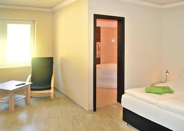 Сasa de vacaciones Terraced House With Pool And Sauna, Zitzmin