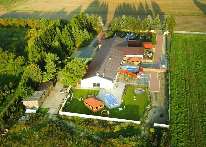 Сasa de vacaciones Terraced House With Pool And Sauna, *