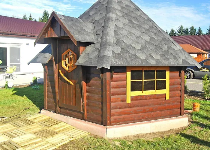 Terraced House With Pool And Sauna, Сasa de vacaciones Zitzmin